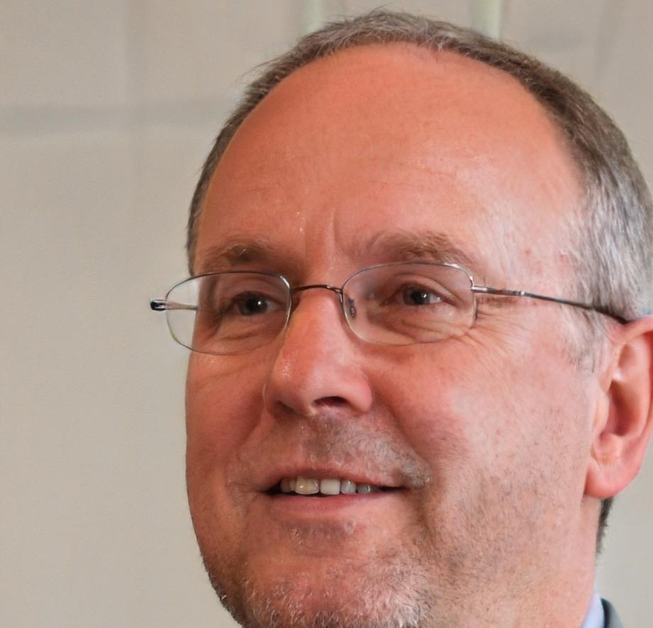 Portrait eines Datenanalyse-Spezialisten