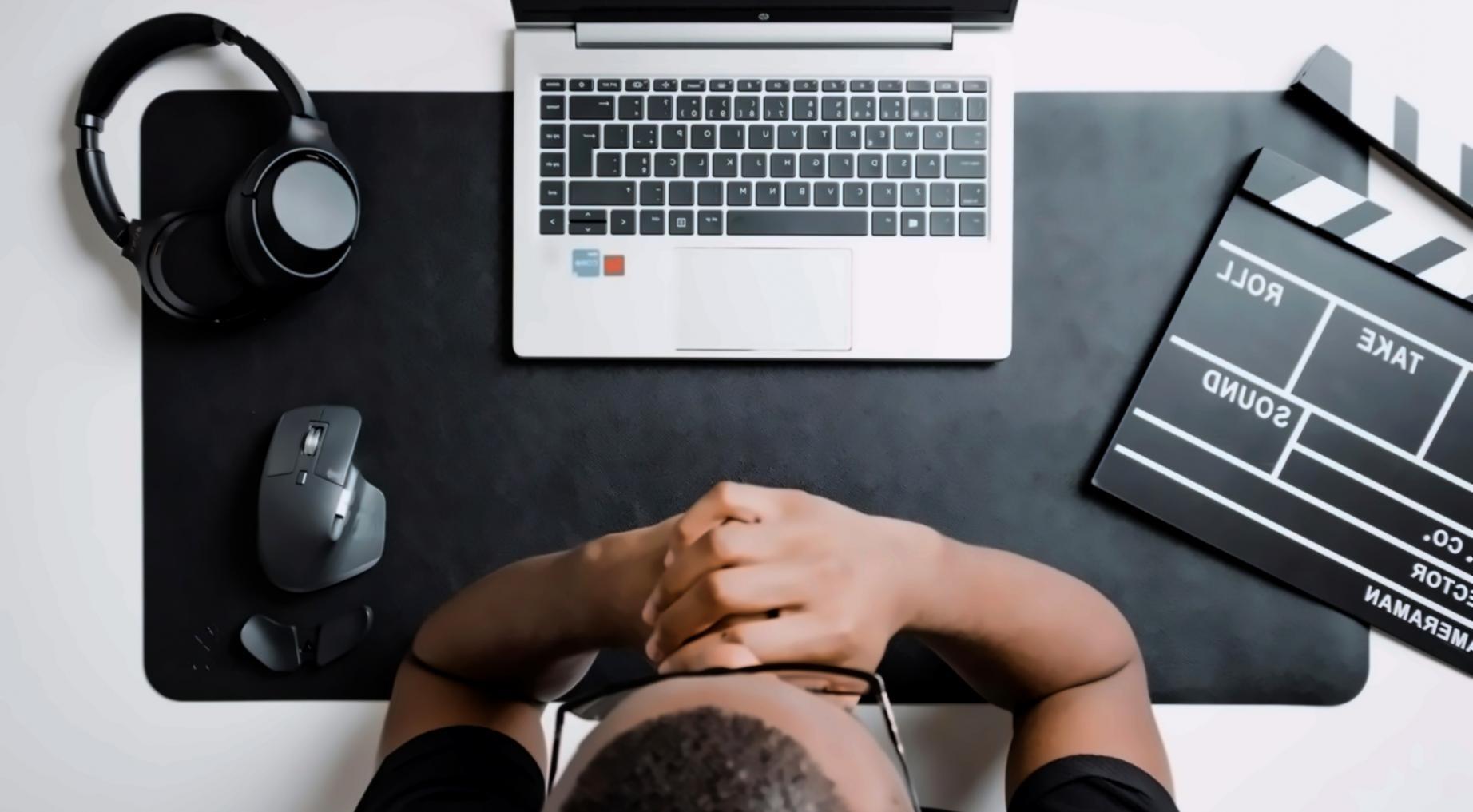 Teilnehmer beim Erlernen von Budgetanalyse-Techniken